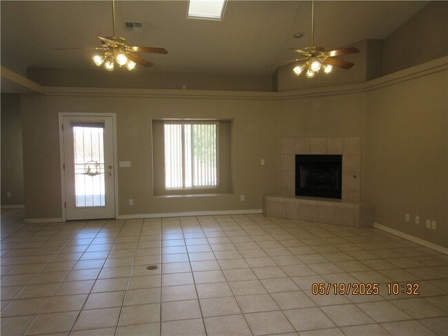 2627 Broken Arrow St in Kingman, AZ - Building Photo - Building Photo