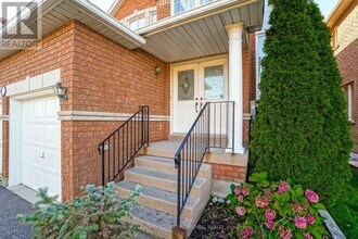 585 Highglen Ave in Markham, ON - Building Photo - Building Photo
