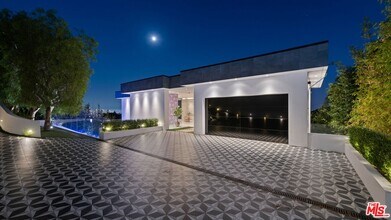 7080 Mulholland Dr in Los Angeles, CA - Building Photo - Building Photo