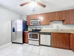 5775 Fernley Dr W in West Palm Beach, FL - Building Photo - Building Photo