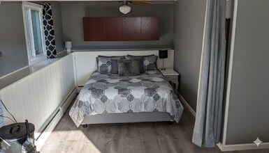 27 W Hill Terrace in Naugatuck, CT - Foto de edificio - Building Photo