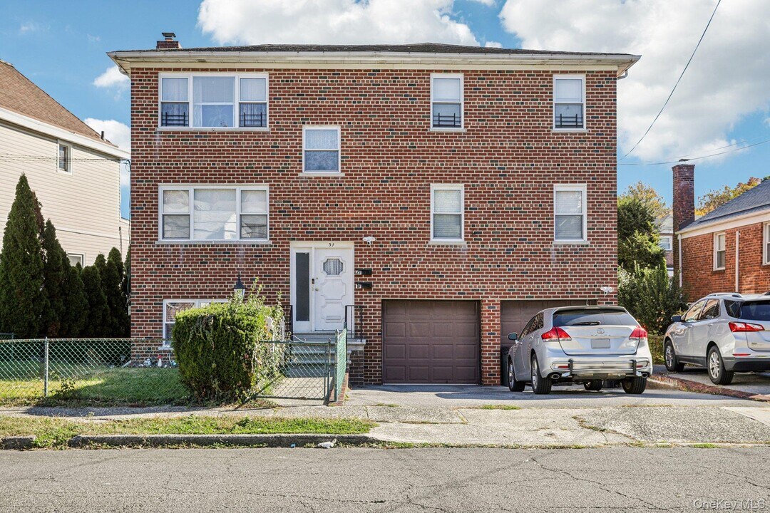 31 Hildreth Pl in Yonkers, NY - Building Photo
