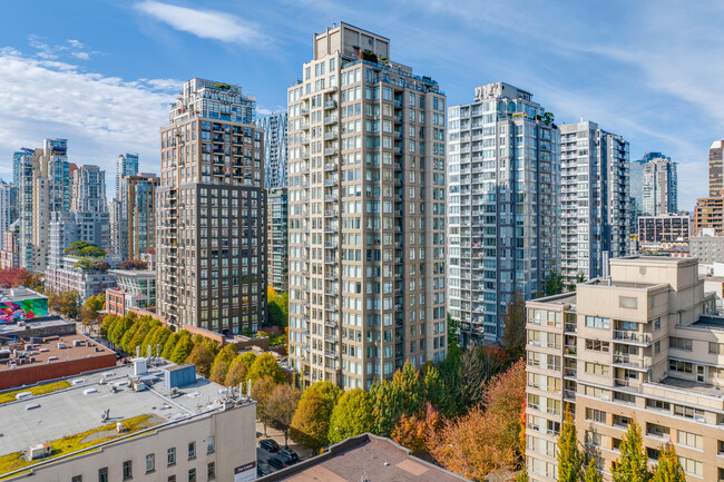 The Bentley in Vancouver, BC - Building Photo - Building Photo