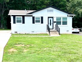 2730 Eastway Dr in Charlotte, NC - Building Photo