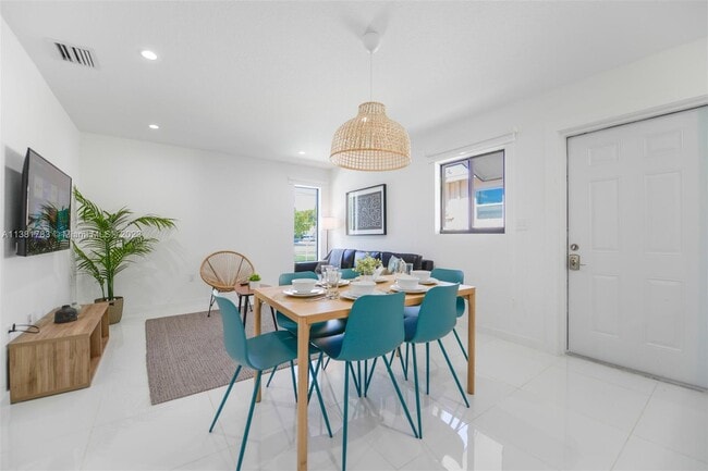 2110 NW 66th St-Unit -2 in Miami, FL - Building Photo - Building Photo