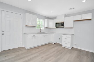 8595 Parkway Dr in Houston, TX - Building Photo - Building Photo