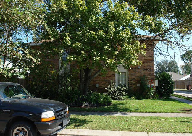 3608 Martinique Ave in Kenner, LA - Foto de edificio - Building Photo