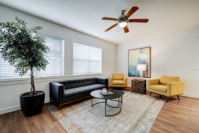 2137 Pelham Dr in Houston, TX - Building Photo - Building Photo