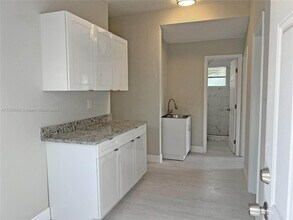 1557 NW 66th St in Miami, FL - Building Photo - Building Photo