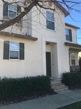 2361 la Villa Way in Redding, CA - Building Photo - Building Photo
