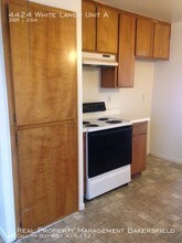 4424 White Ln-Unit -Unit A in Bakersfield, CA - Building Photo - Building Photo