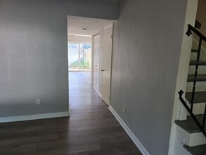 606 Redkirk Ln in Virginia Beach, VA - Foto de edificio - Building Photo