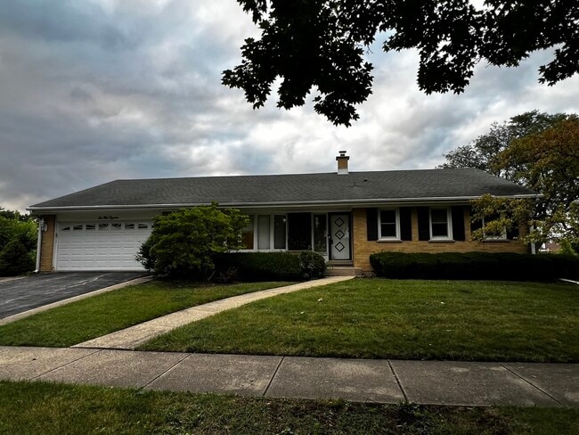 property at 6 W Cypress St
