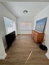 1215 NE 109th St in Miami, FL - Building Photo - Building Photo