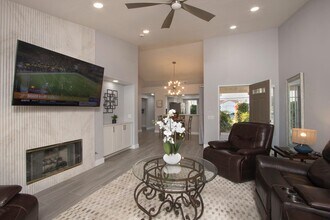 164 Desert Falls Dr E in Palm Desert, CA - Building Photo - Building Photo