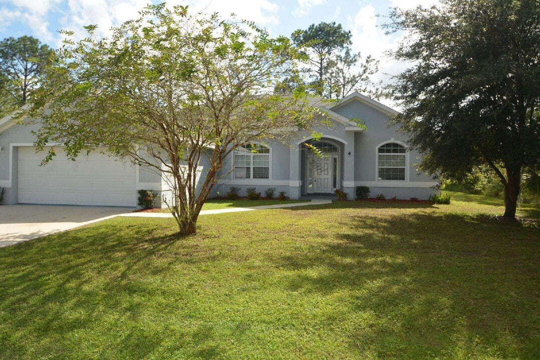 4 Prince Michael Ln in Palm Coast, FL - Building Photo