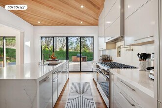 76 Crescent St in Sag Harbor, NY - Building Photo - Building Photo