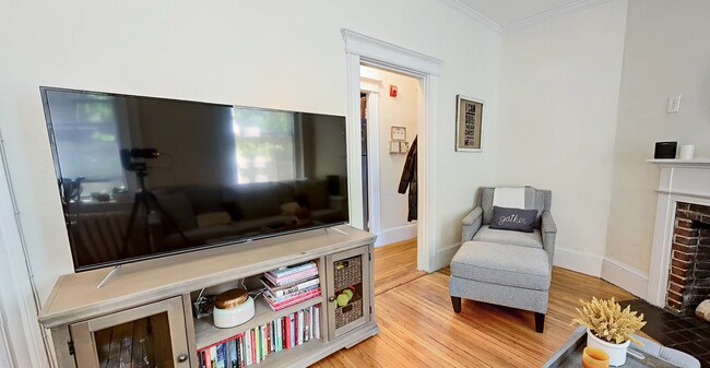 132 Myrtle St, Unit 2 in Boston, MA - Building Photo - Building Photo
