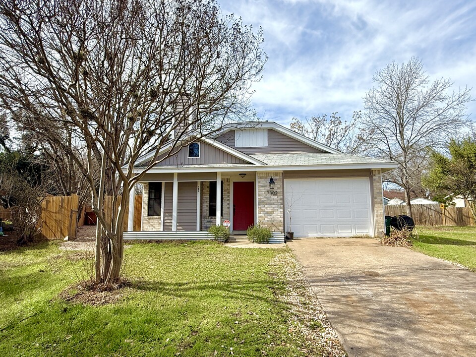 7302 Quicksilver Cir in Austin, TX - Building Photo