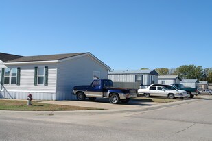 Cedar Ridge in Wichita, KS - Building Photo