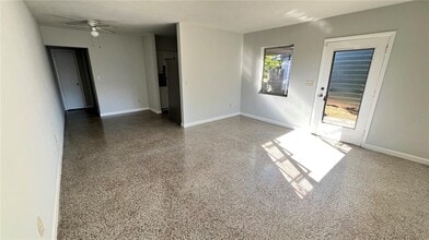 2323 Belmar Dr in Belleair Bluffs, FL - Building Photo - Building Photo