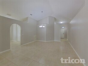 1304 Alhambra Crest Dr in Ruskin, FL - Foto de edificio - Building Photo