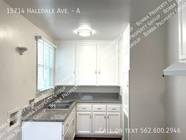 15714 Halldale Ave in Gardena, CA - Building Photo - Building Photo