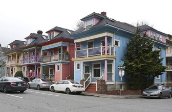 Glisan Townhomes in Portland, OR - Foto de edificio - Building Photo