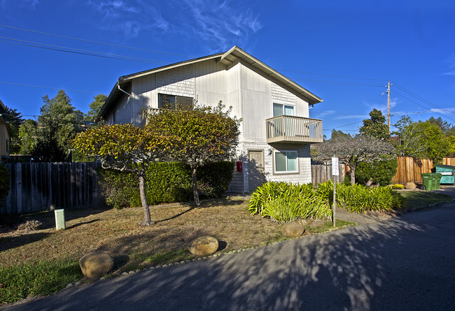 3385 Mission Dr in Santa Cruz, CA - Building Photo - Building Photo