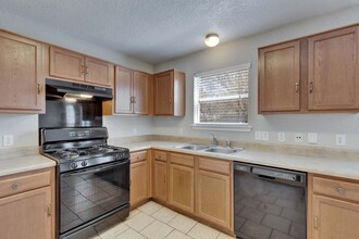 4519 Secure Ln in Austin, TX - Foto de edificio - Building Photo
