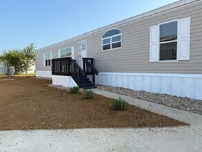 132 Ponderosa Way in Sanger, TX - Building Photo - Building Photo