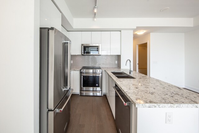 30-1230 Shore Breeze Dr in Toronto, ON - Building Photo - Building Photo