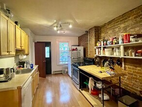 14 Mead St, Unit 2 in Boston, MA - Building Photo - Building Photo
