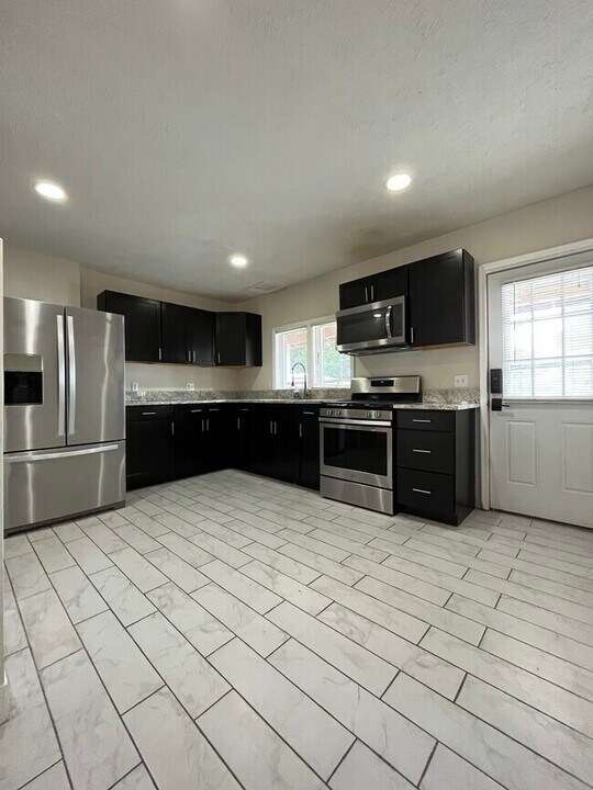 52 Germain Ave, Unit #48 in Quincy, MA - Building Photo