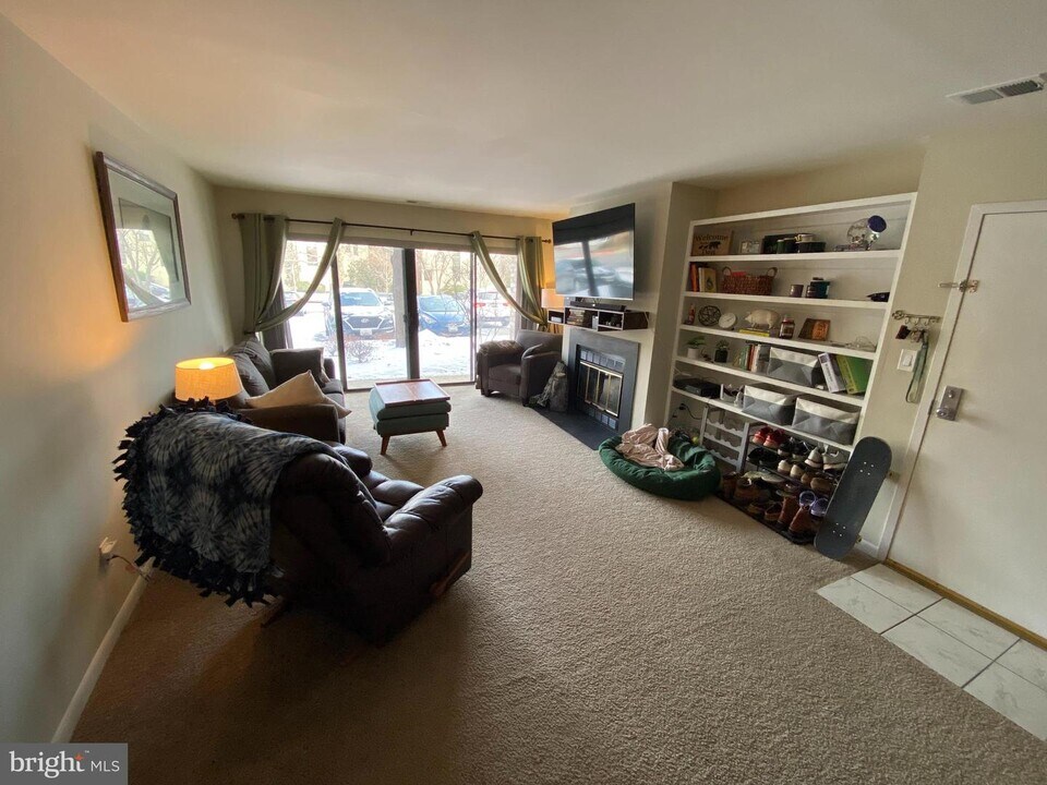5590 VANTAGE POINT Rd-Unit -4 in Columbia, MD - Building Photo