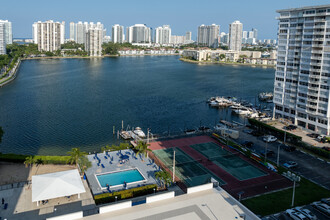 Commodore Plaza South in Aventura, FL - Building Photo - Building Photo