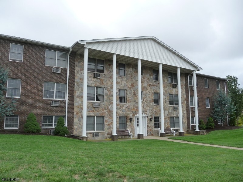 37 E Main St-Unit -28 in Rockaway, NJ - Building Photo