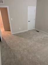 24104 Newtonmore Ter, Unit Looking for FEMALE TENANT in Dulles, VA - Building Photo - Building Photo