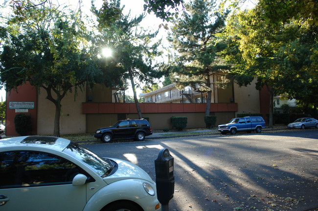 Garden Terrace Apartments in Chico, CA - Foto de edificio - Building Photo