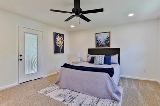 5812 Waltham Ave in Fort Worth, TX - Foto de edificio - Building Photo