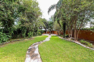 503 W Avon Ct in Laredo, TX - Building Photo - Building Photo