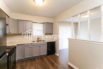 1109 NE 9th St in Blue Springs, MO - Building Photo - Building Photo