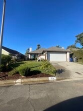 514 Barnett Dr in San Marcos, CA - Foto de edificio - Building Photo