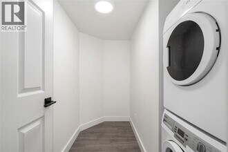 888 Hamilton St in Vancouver, BC - Building Photo - Building Photo