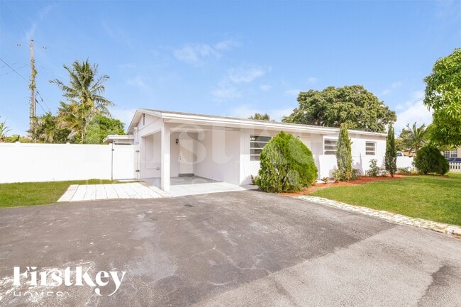 161 NE 20th St in Pompano Beach, FL - Foto de edificio - Building Photo