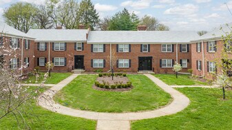 Berkshire Apartments in Louisville, KY - Building Photo