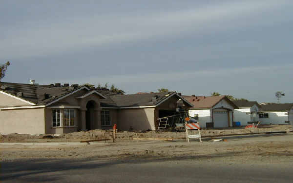 14415 W Kearney Blvd in Kerman, CA - Foto de edificio - Building Photo