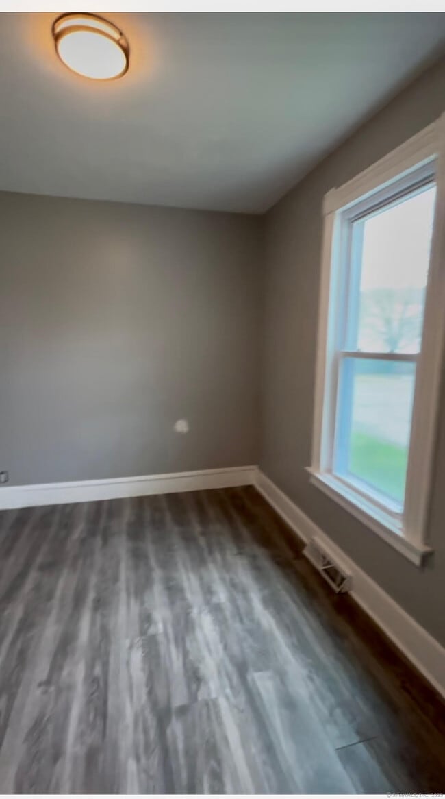 275 Wakelee Ave in Ansonia, CT - Building Photo - Building Photo