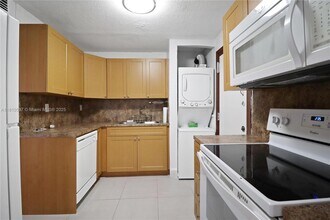 13700 SW 62nd St in Miami, FL - Foto de edificio - Building Photo