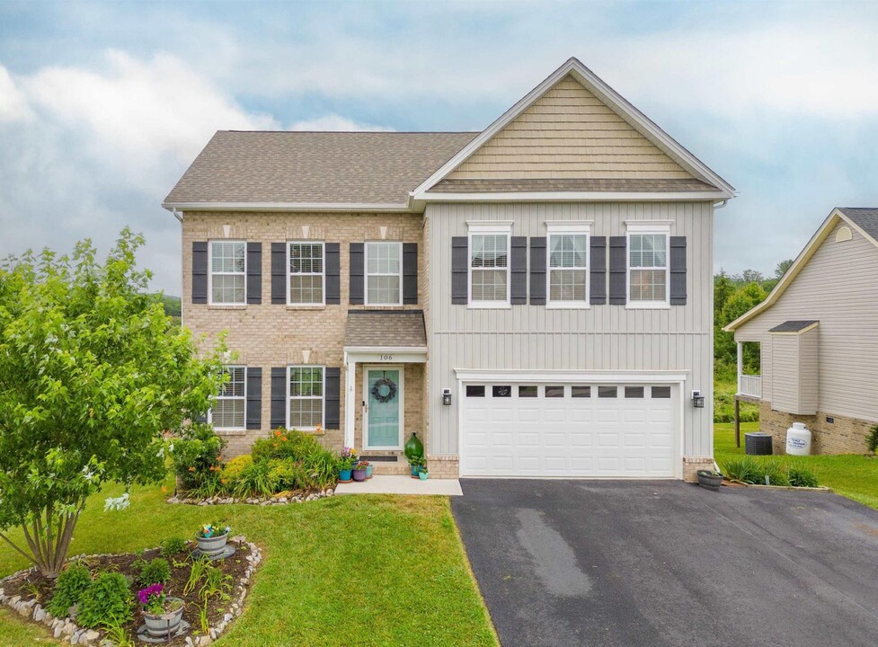 106 Oak Meadow Ln in Blacksburg, VA - Foto de edificio